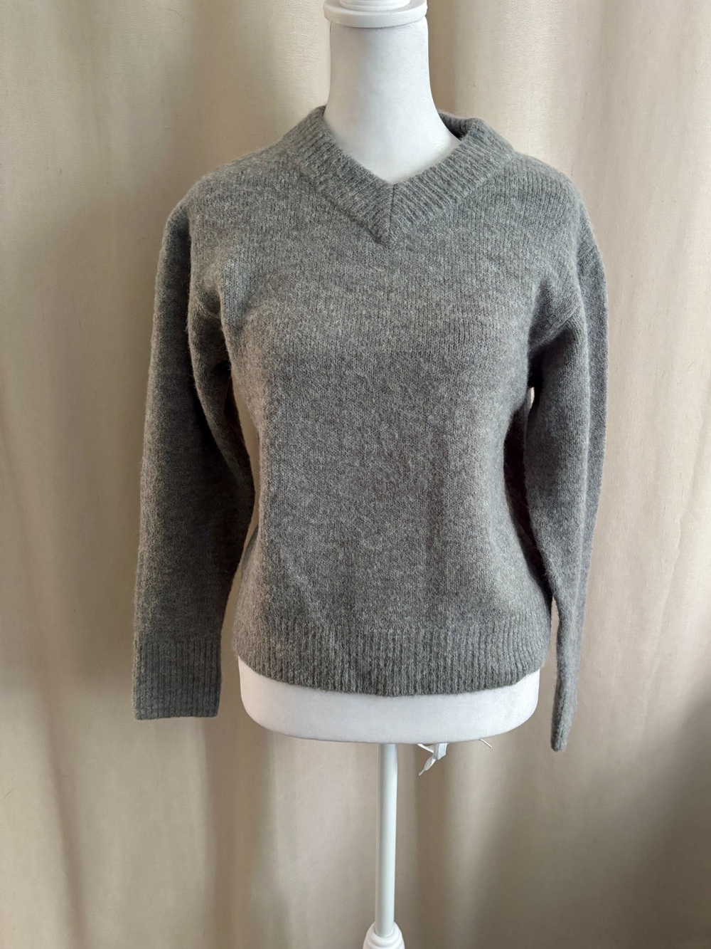 RW&CO V-Neck Sweater — Size XS
